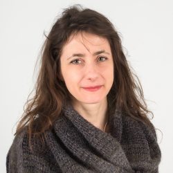 Valérie Sizaire - Restauratorin für Papier